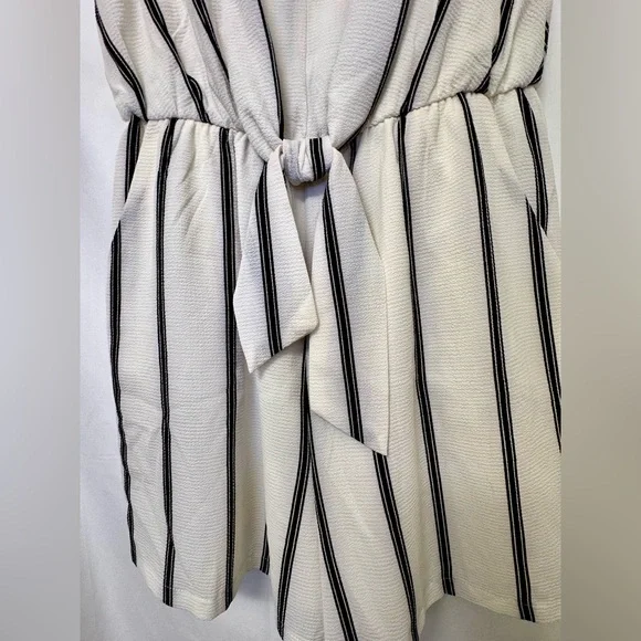 Lily Rose Striped Romper (Size S, NWT) - Picture 4 of 5